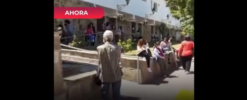 |VIDEO| Eternas filas "desbordan" al Hospital Oñativia
