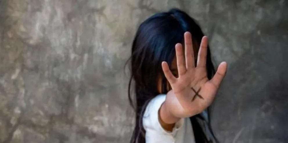 La desesperación de unos padres: descubrieron que su hijita salía con un adulto y lo fueron a linchar