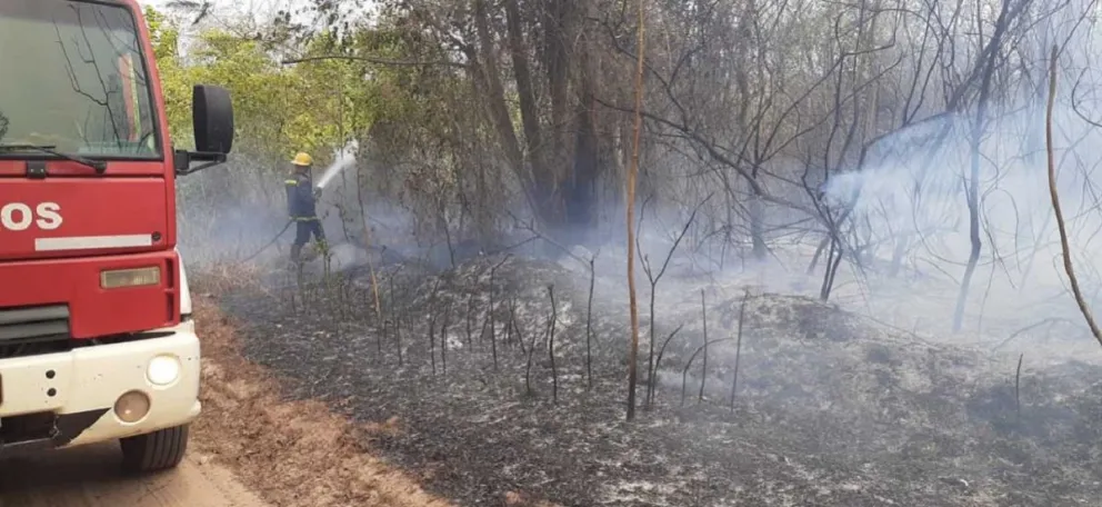 Preocupa la cantidad de incendios de pastizales en varias localidades: aún no logran sofocar uno