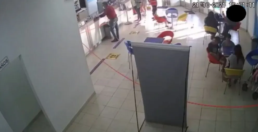 |TERRIBLE VIDEO| Salteño depravado filmó a una joven por debajo de la pollera