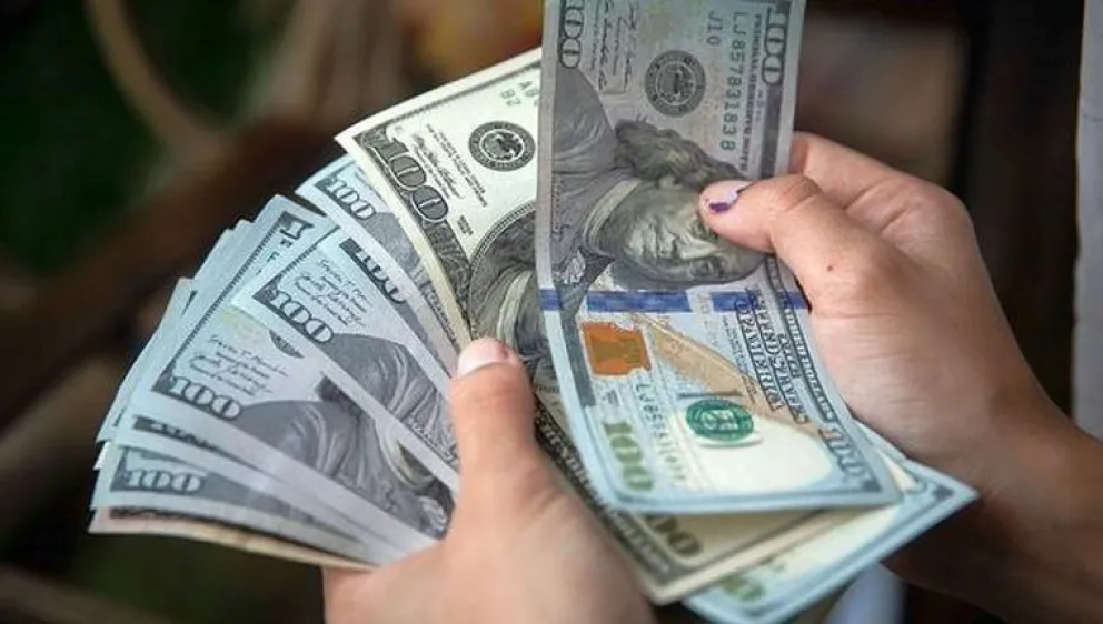 ¡Vuela, vuela! El dólar blue rompió un nuevo récord al llegar a los $350