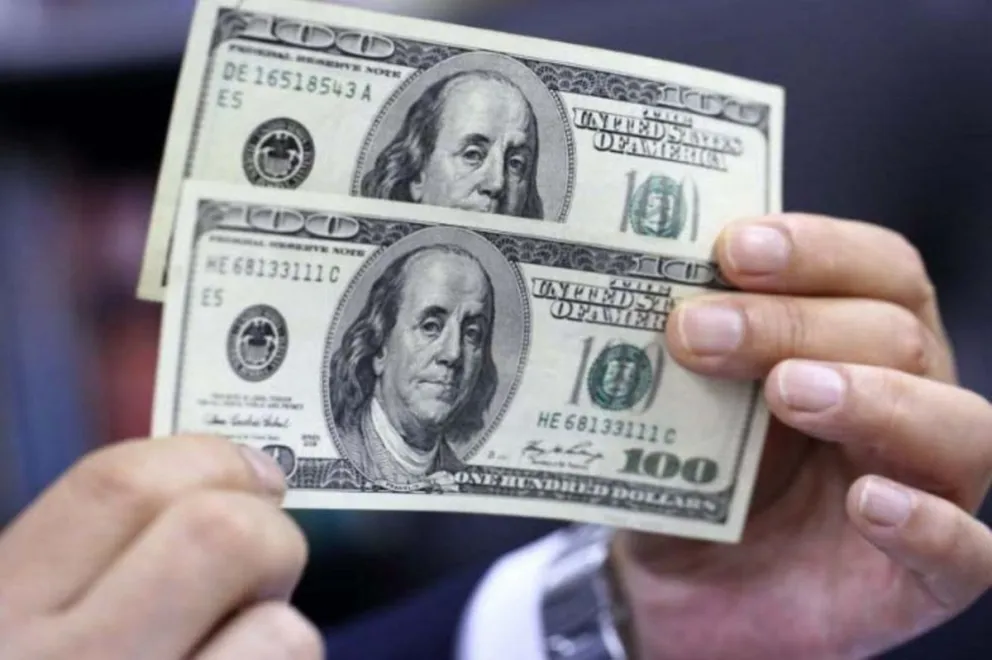 Dólar blue por las nubes: se disparó pocos minutos después de su apertura y ya alcanzó los $755