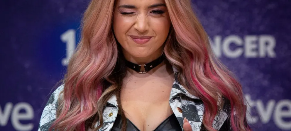 Lola índigo y Tini Stoessel suben la temperatura juntas con un inusual posado 