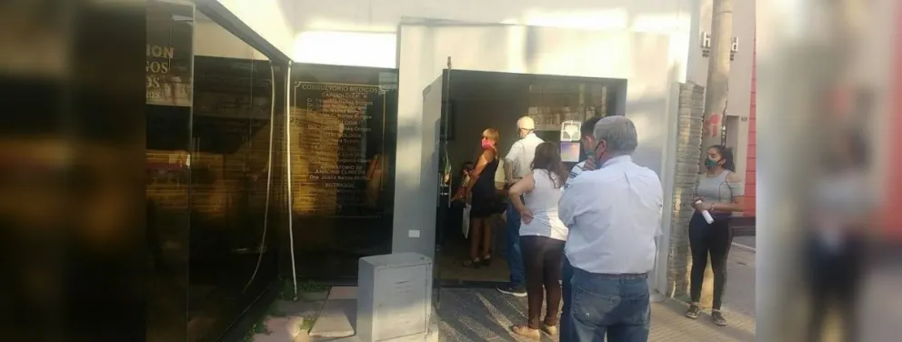 Médicos del PAMI que no dan abasto, filas en medio del sol y  problemas para conseguir un turno