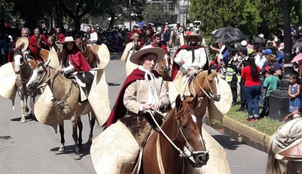 Desfile de gauchos. Fuente: (Twitter)
