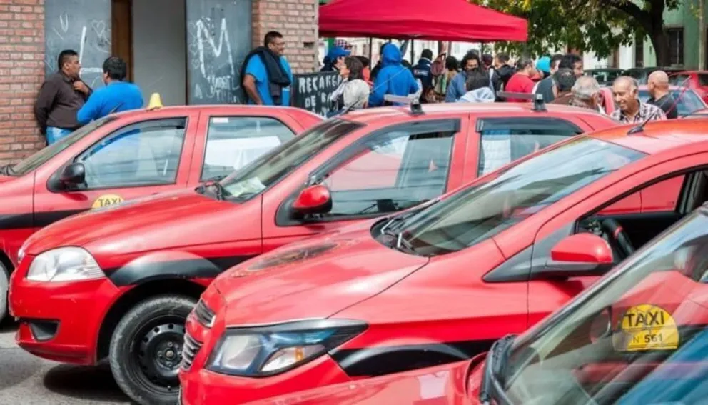 Peón de taxi abandonó el auto y se escondió en el lugar más insólito: pasará un tiempo tras las rejas