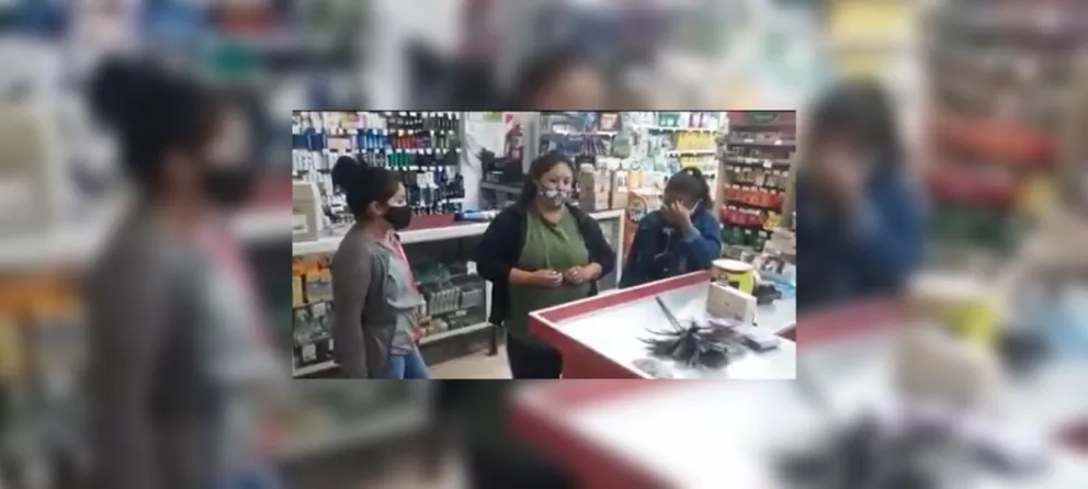 |TERRIBLE ESCRACHE| "Véanles bien la cara": salteñas fueron atrapadas robando un super y su excusa fue increíble