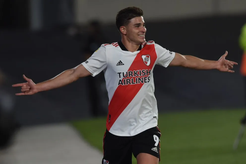 River goleó a Patronato y tiene el título muy cerca