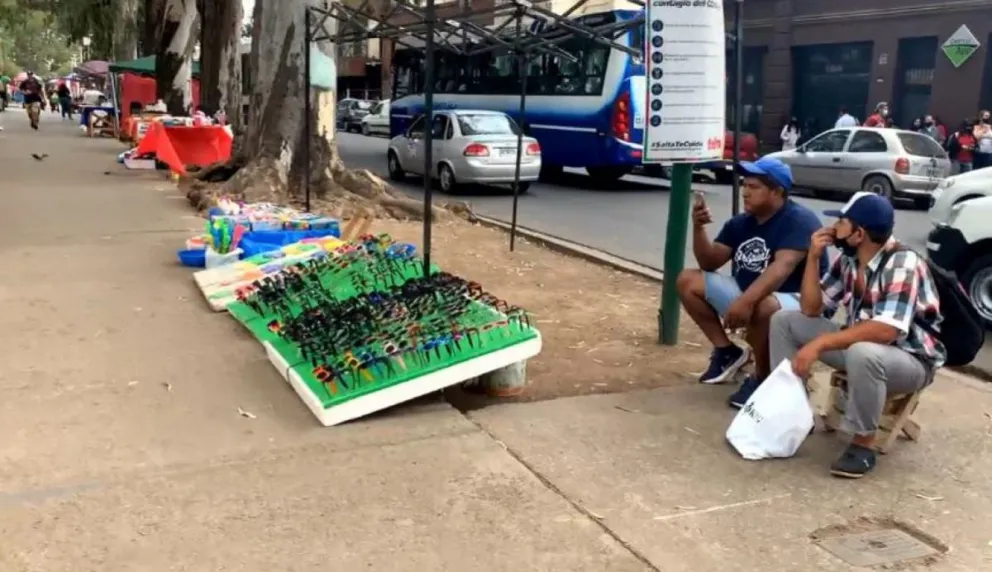 Manteros en conflicto con la municipalidad por no dejarlos renovar los permisos 