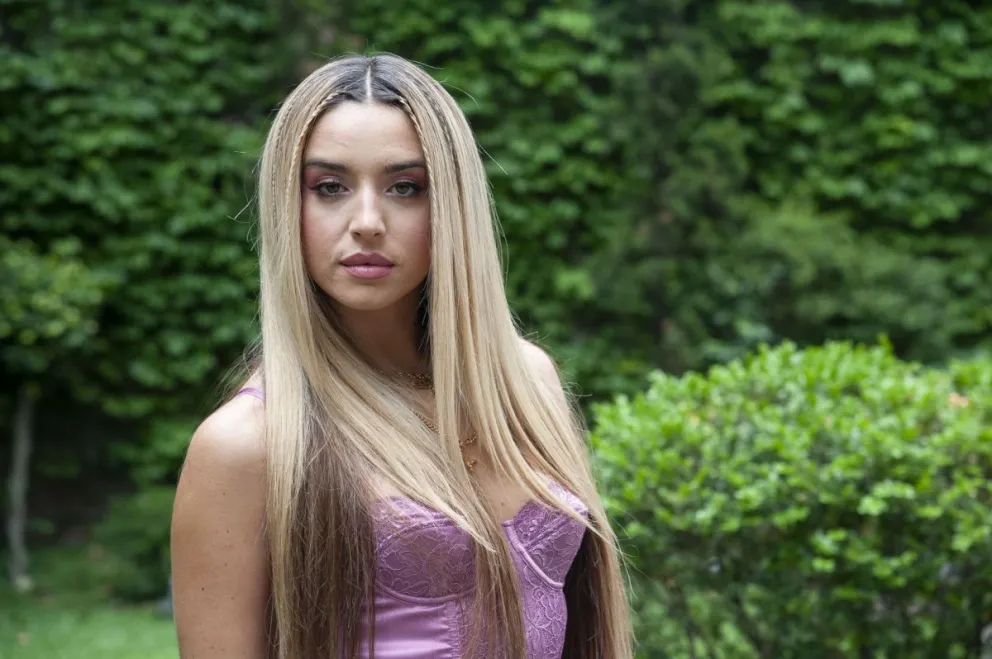 Lola Indigo se fotografió junto a su nuevo amor y lo publicó en las redes