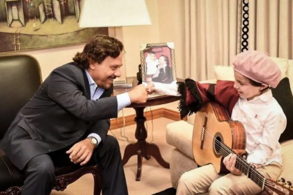 Gustavo Sáenz recibió a Milo, el niño prodigio del Folklore