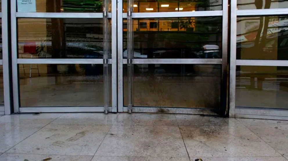 Periodistas, políticos y empresarios repudian el ataque al Diario Clarín