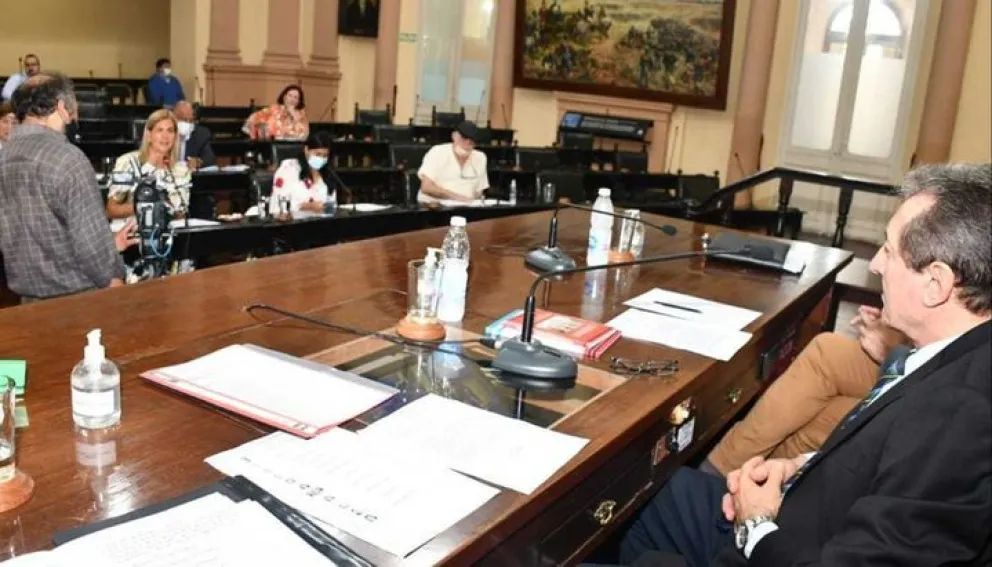 Reforma Constitucional: Buscan poner límites a los mandatos de los 3 poderes