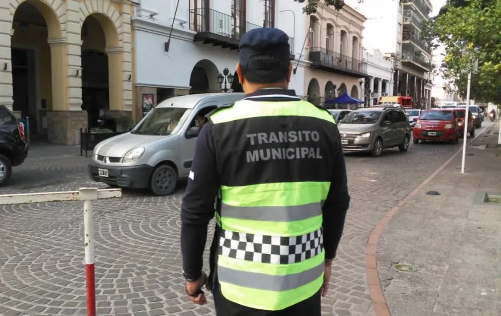 En Falta: Momentos de tensión en el centro protagonizados por un artista callejero