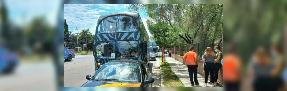 Puede fallar: salteñitos se quedaron sin viaje de egresados por un caso de COVID-19 en el colectivo