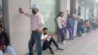 Teléfono para el Banco Macro: salteños "peregrinan" para encontrar un cajero automático con plata