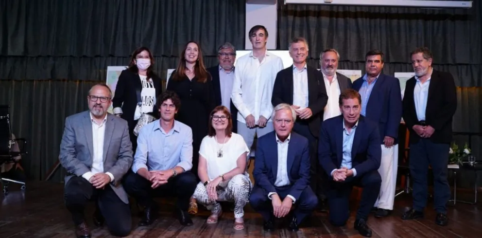 Estebán Bullrich comunicó a Juntos por el Cambio que renunciará a su banca en el Senado
