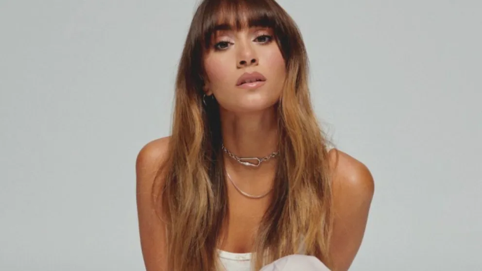 Desde el suelo y en esta pose sensual, Aitana logra cautivar todas las redes