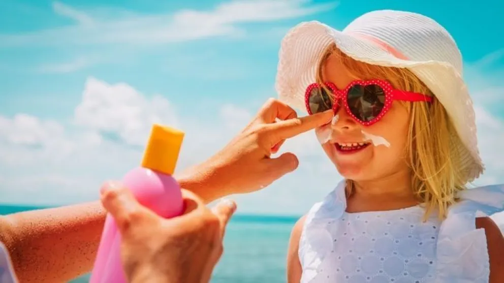 Llega el verano y se disparan los precios de los productos para el cuidado de la piel ¿Qué opciones elegir?