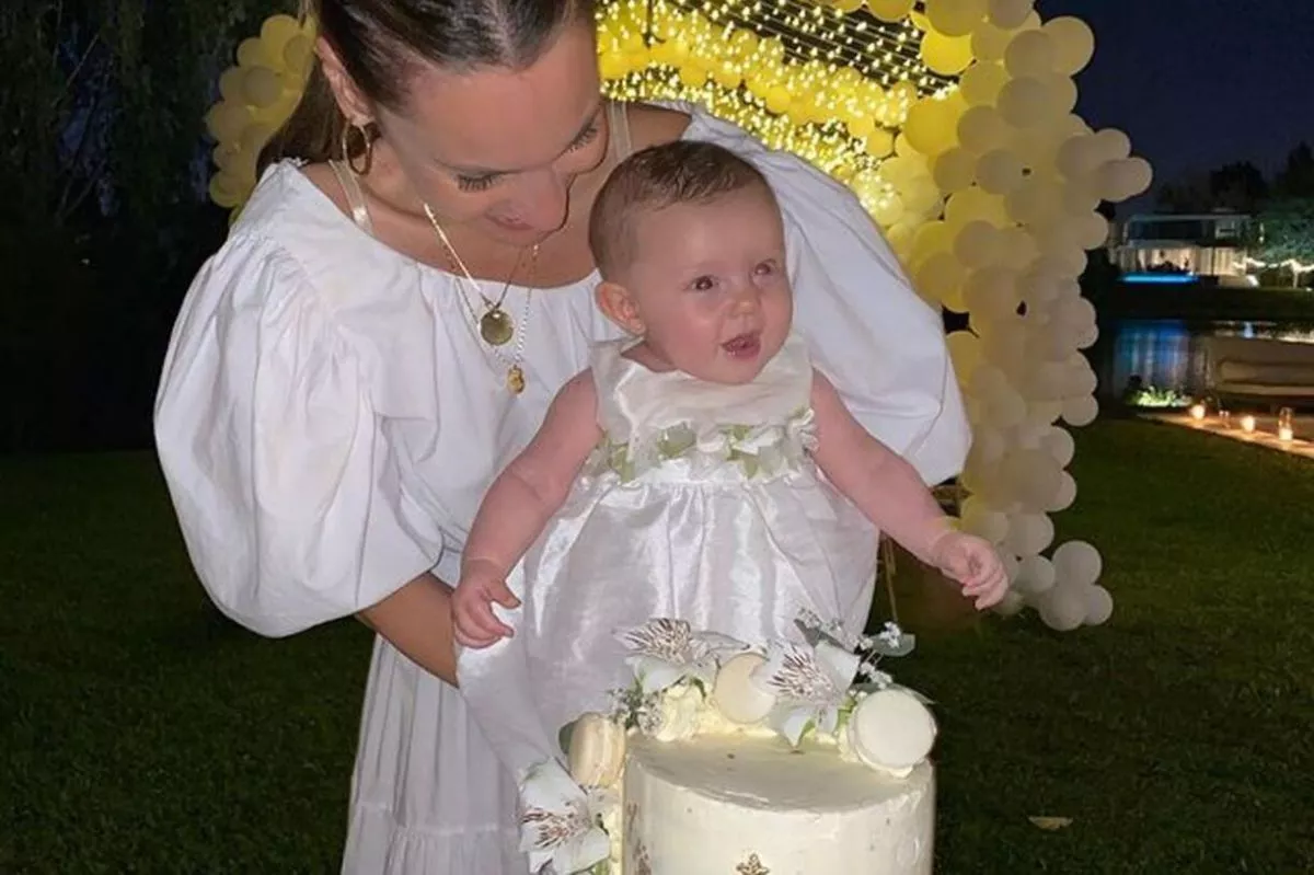 Pampita y su felicidad por el bautismo de su hija Ana: 