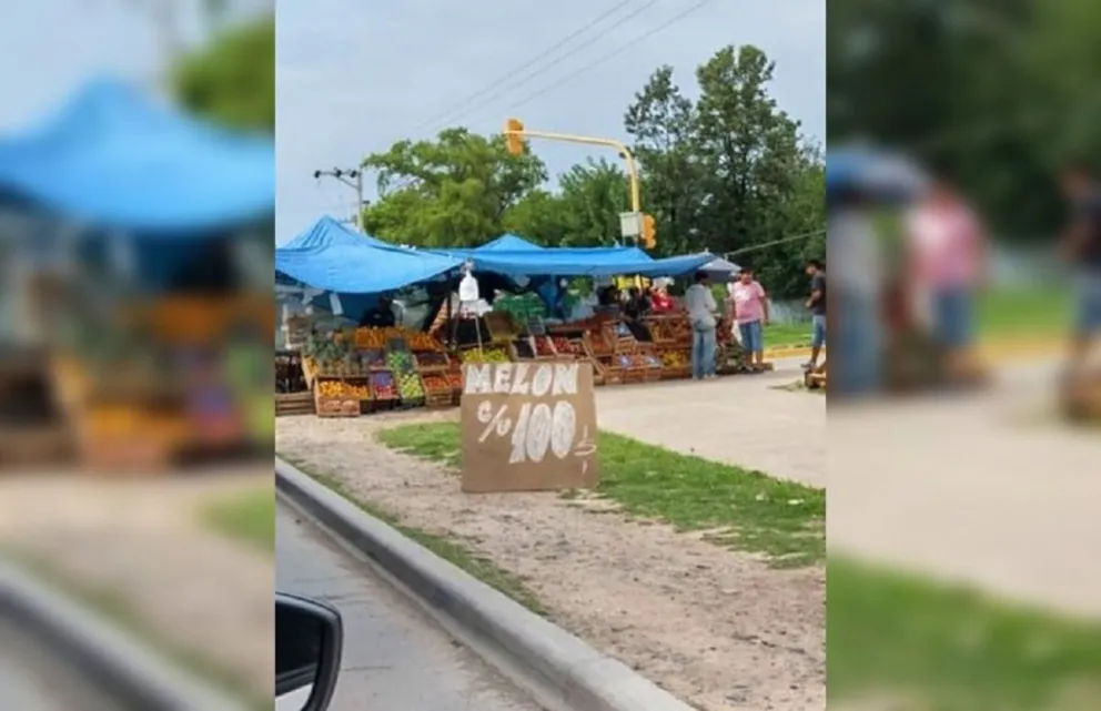 Una más y van: instalaron una verdulería en la ciclovía, los desalojaron, pero volvieron