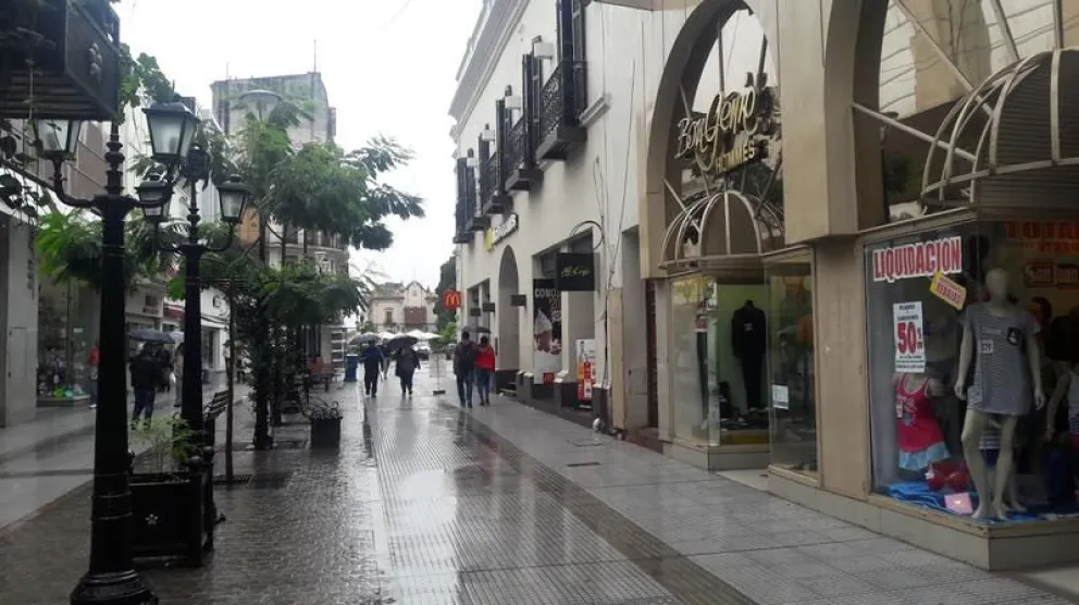 Incendio en la Peatonal Alberdi: Afortunadamente el cuerpo de bomberos llegó a tiempo