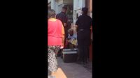 |VIDEO| "Miren a quien corre la policía": indignación por un operativo para echar a un abuelo