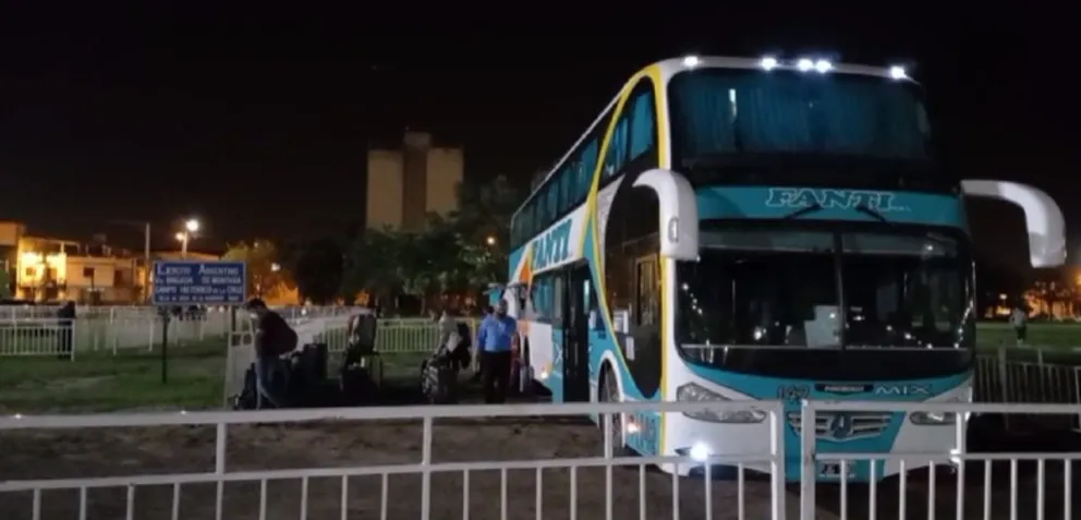 En alerta: llegaron a Salta tres micros provenientes de Córdoba, y varios pasajeros tienen síntomas de COVID-19