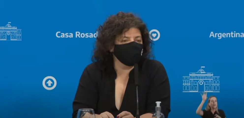 Carla Vizzoti anunció que se reducirán los días de aislamiento para quienes poseen las dos dosis de la vacuna