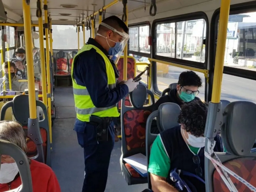 Cuidado con lo que hacen arriba del colectivo, sino podés terminar como este salteño 