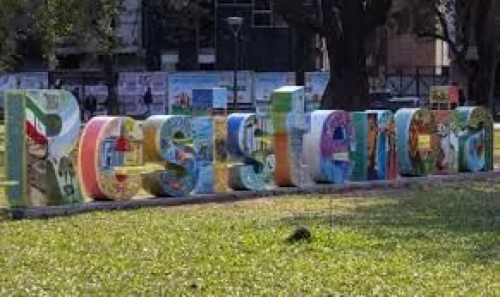 Chaco: Iba a realizar un trámite  cuando un desconocido se acercó y la tocó. El hecho quedó grabado