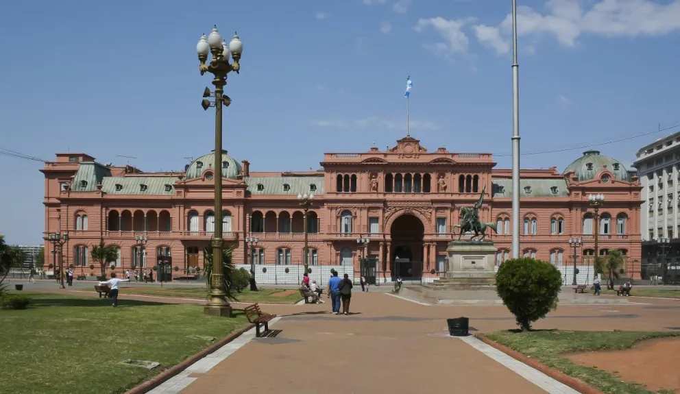 Amenaza de bomba en la Casa Rosada. La policía de CABA se encuentra registrando las instalaciones