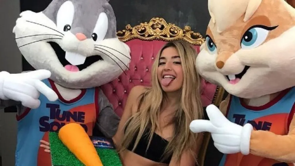Lola índigo se abre de piernas y arrasa con todas las miradas de sus seguidores