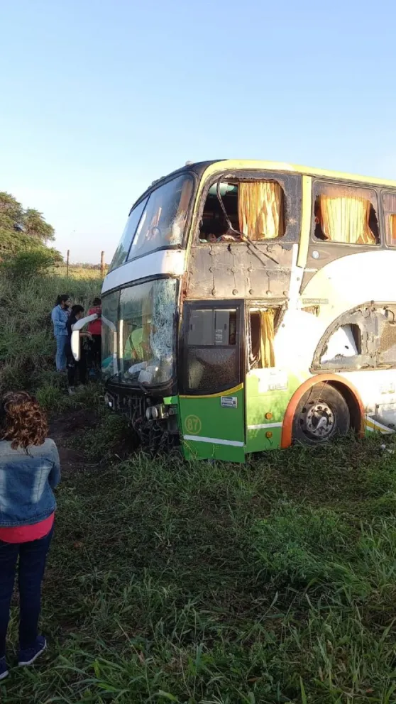 Ocurrió en Salta: riesgosa maniobra de un chofer salvó la vida de los pasajeros