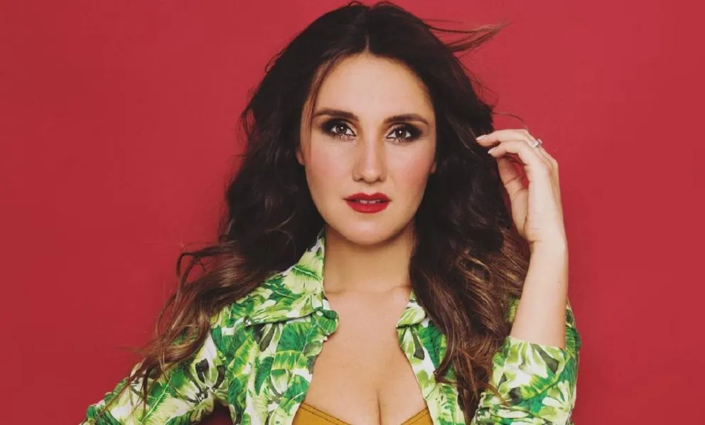 Dulce María causó furor con su nueva portada para una revista