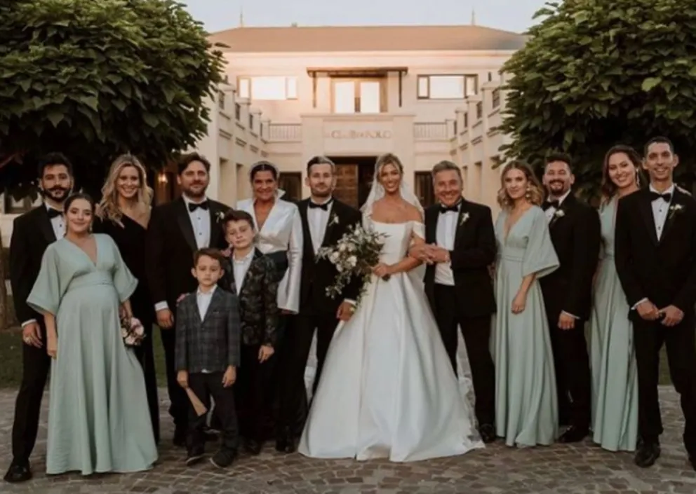 Emilia Mernes y Sebastián Yatra la rompieron con sus looks en el casamiento de Ricky Montaner y Stefi Roitman