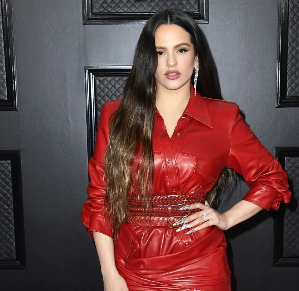 Rosalía impacta a los fans al mostrar en redes su mejor atributo: Rauw Alejandro impresionado