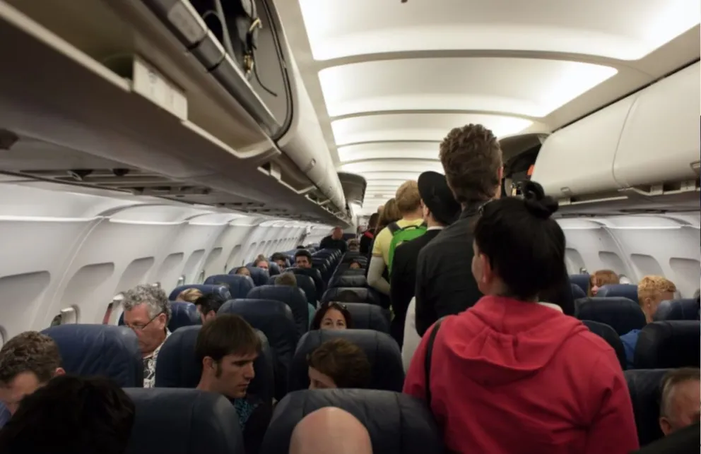 Chusma: le espió el chat y no sabía cómo confesar que debía bajarse del avión