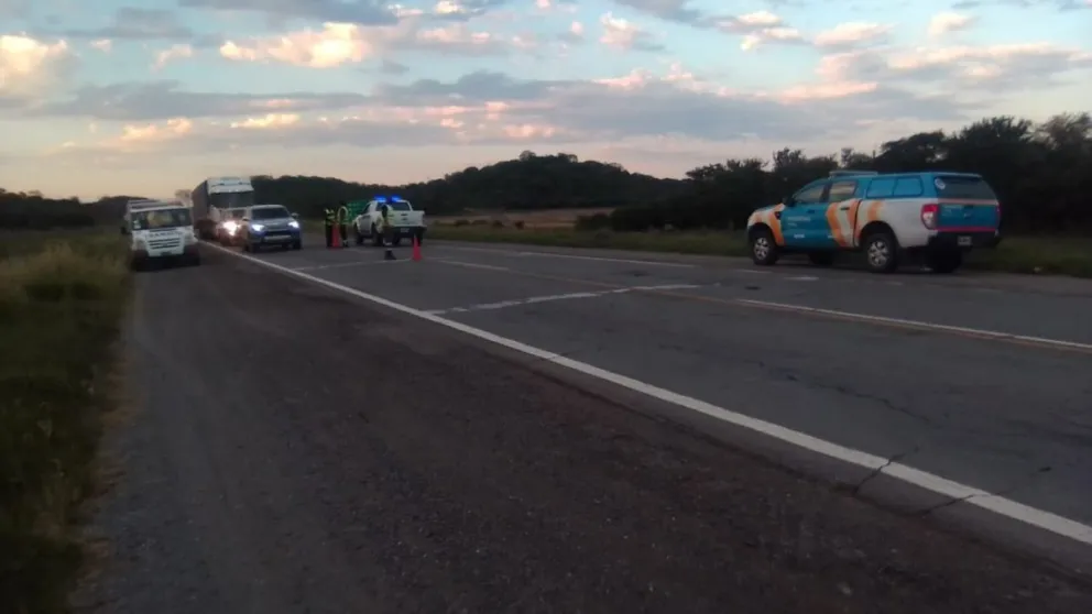 FOTOS | Venían camino a Salta y volcaron: en el vehículo se trasladaba toda una familia