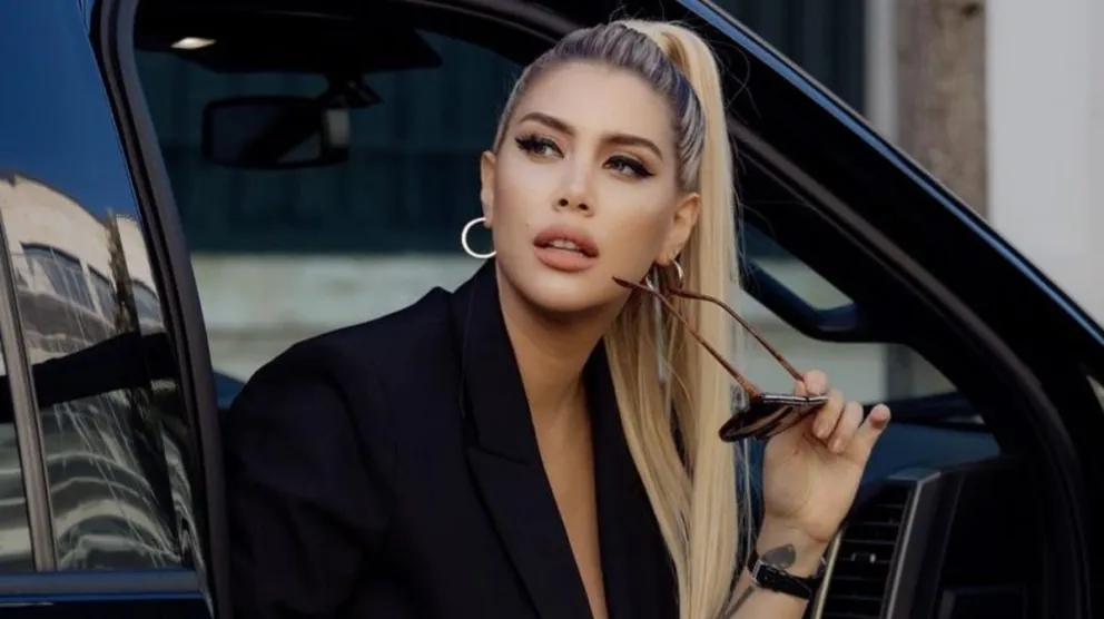 Wanda Nara presenta su línea de maquillaje pero la mirada cae en otro lado