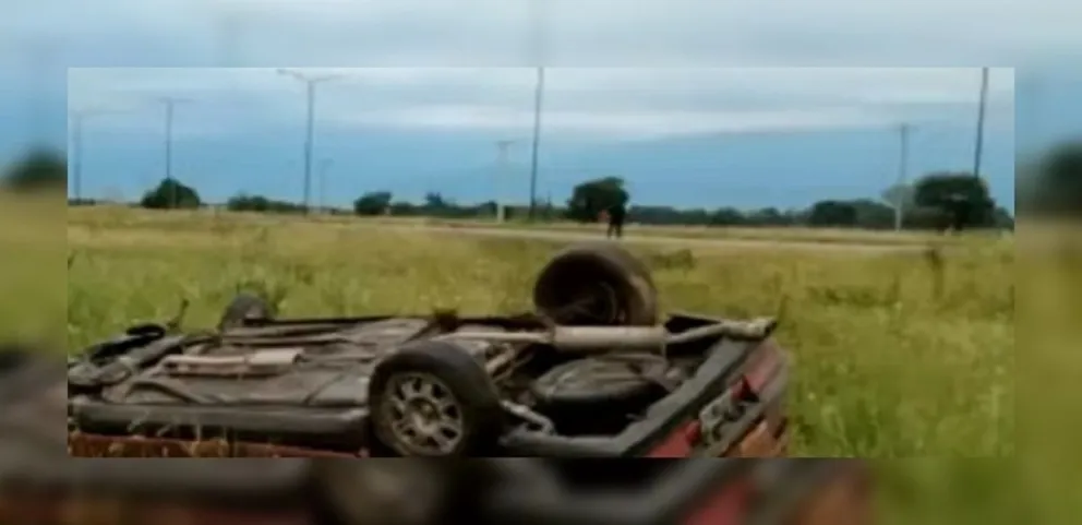 Terrible vuelco en Circunvalación: una persona fue trasladada en código rojo