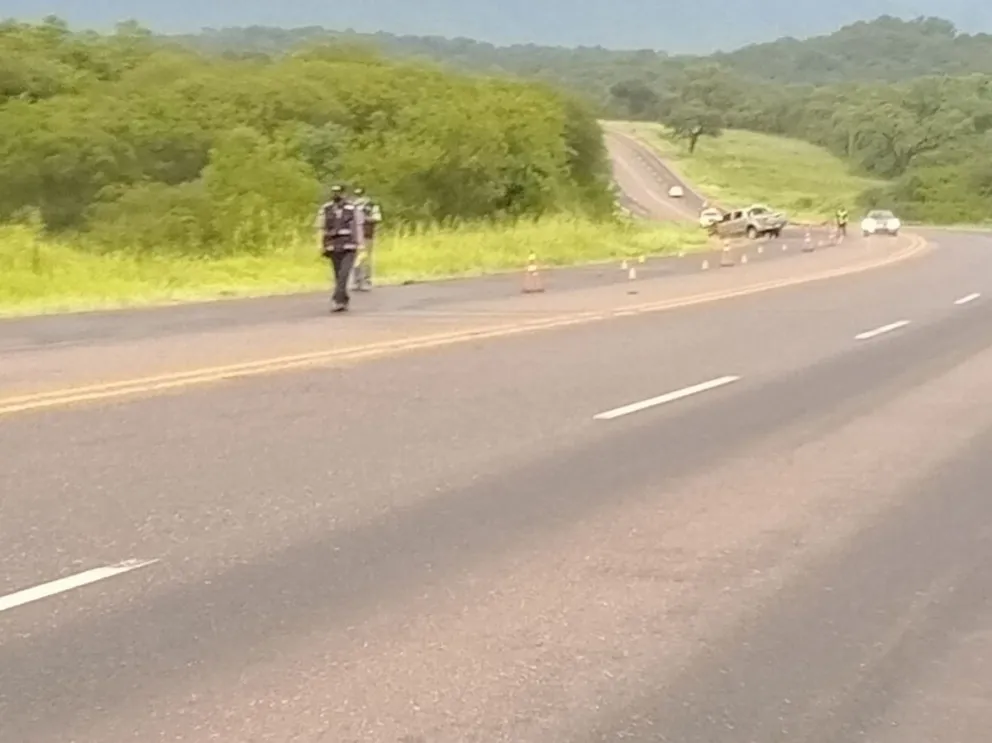Rutas peligrosas: una mujer perdió la vida en un terrible accidente