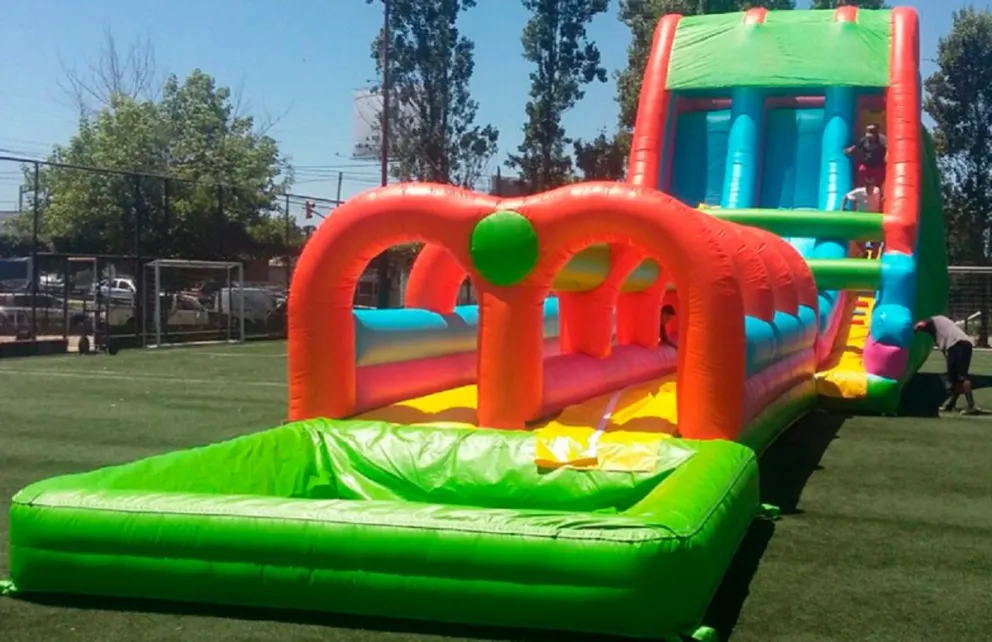 La advertencia de Espacios Públicos a los padres que llevan a sus hijos a los inflables que se encuentran en las plazas