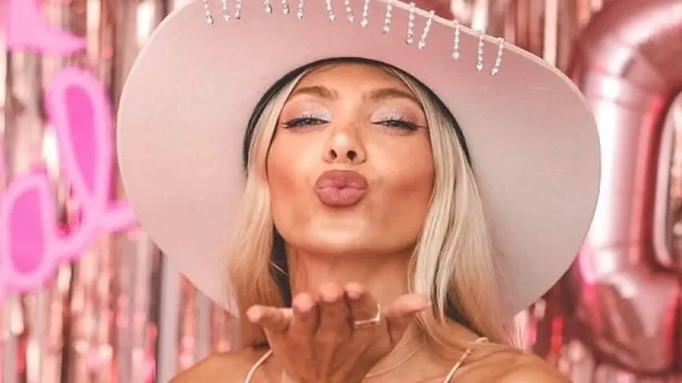 Inspirada en la muñeca barbie: así fue el parrandón de Cande Ruggeri por sus 30 años