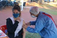 Operativo de vacunación en una escuela de Salta Capital