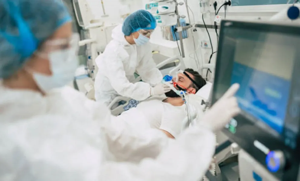 Mientras la curva de contagios de coronavirus en Argentina se estabiliza, crece la ocupación de camas en terapia