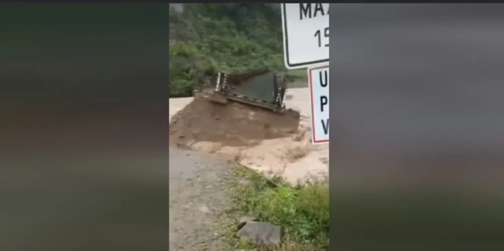 Naturaleza furiosa: cayó el puente Bailey y Los Toldos está aislada