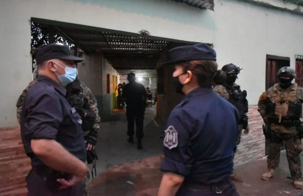 |VIDEO| A lo película: uniformados quedaron envueltos en un tiroteo