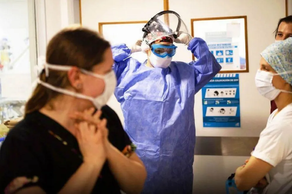 Bajan los casos de coronavirus en Argentina, pero las muertes no cesan