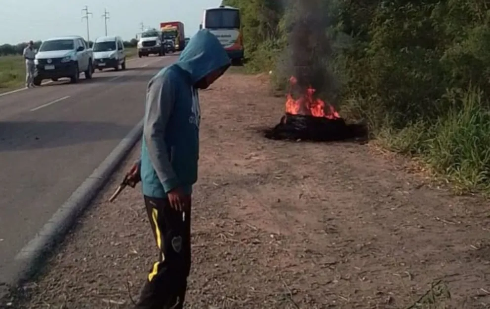 Tercer día de reclamo: comunidades originarias de Salta continúan cortando rutas en Coronel Cornejo